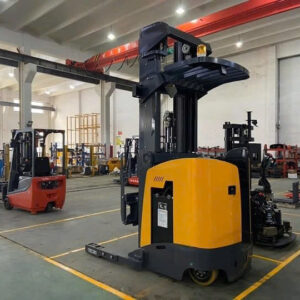 Alternative view of XE NÂNG ĐIỆN REACH TRUCK CẮT KÉO 1,8 TẤN QGB1850X