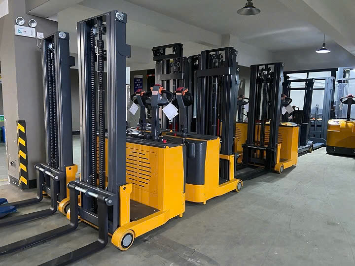 XE NÂNG ĐIỆN STACKER ĐỐI TRỌNG 0,7 TẤN E0730JZ - Ảnh 5