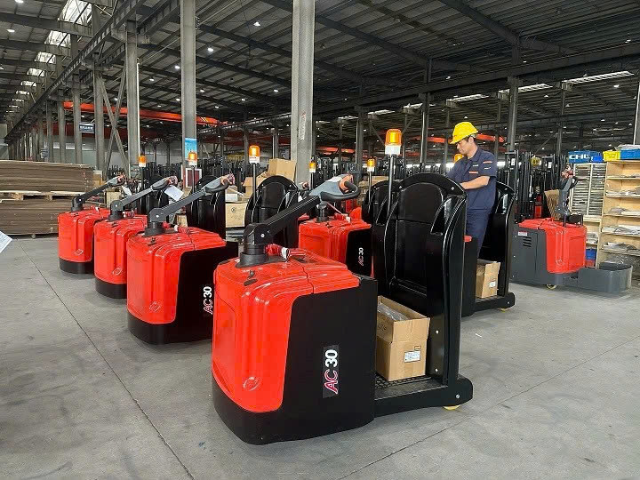 XE KÉO ĐIỆN ĐỨNG LÁI 3 TẤN JIALIFT T30