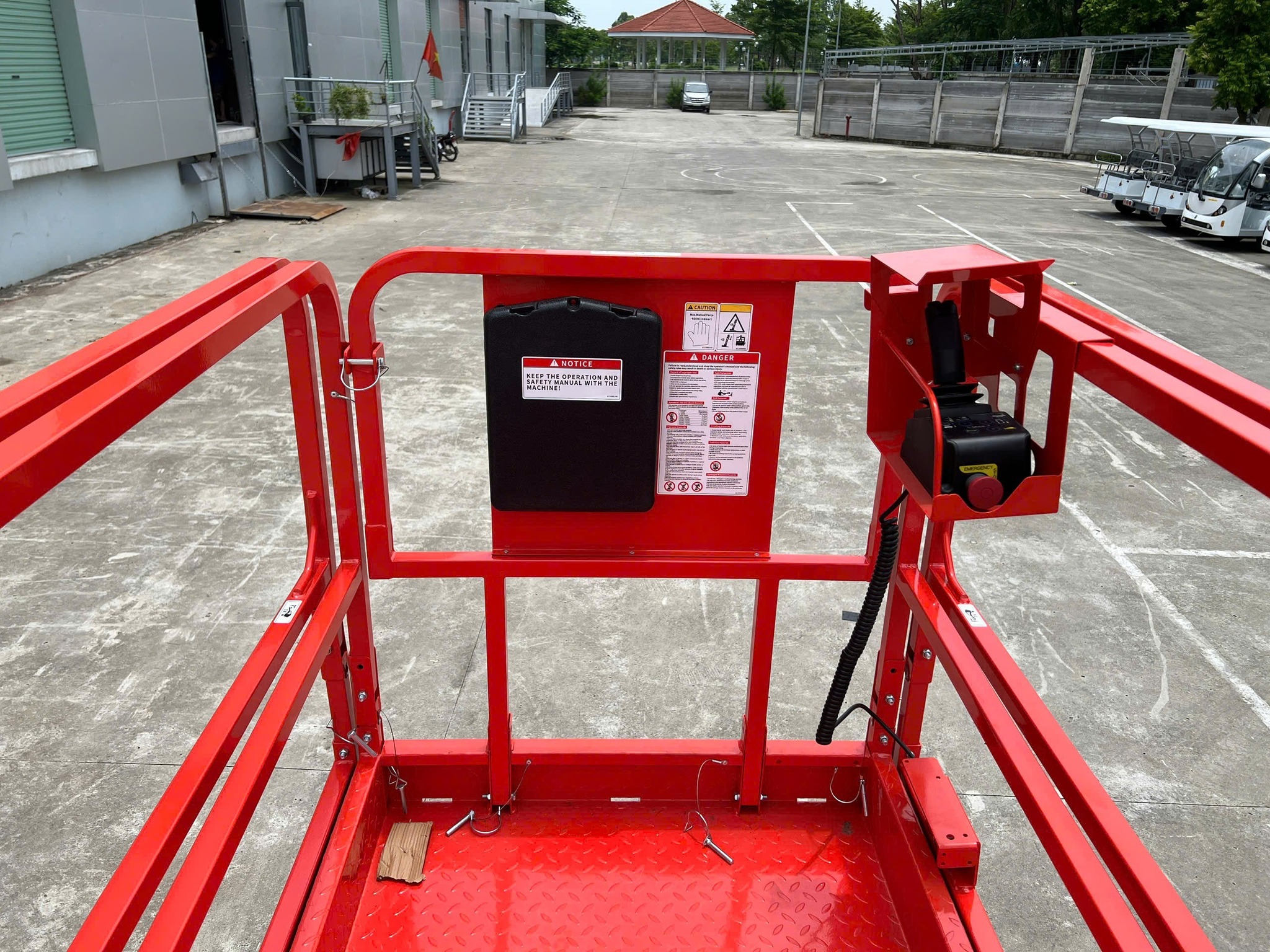 XE NÂNG NGƯỜI CẮT KÉO 6M JIALIFT JS0607 - Ảnh 5