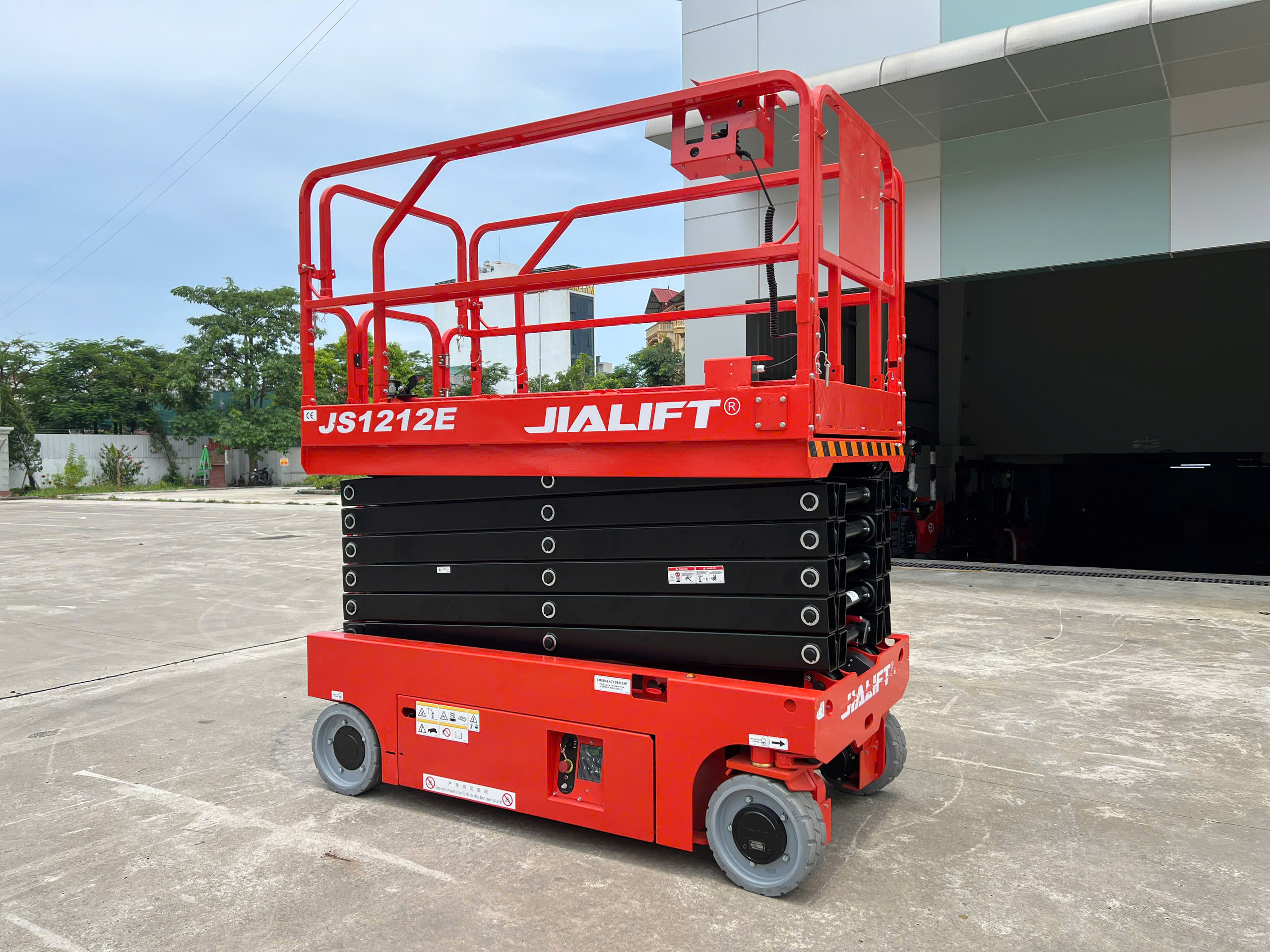 XE NÂNG NGƯỜI CẮT KÉO 12M JIALIFT JS1212 - Ảnh 2
