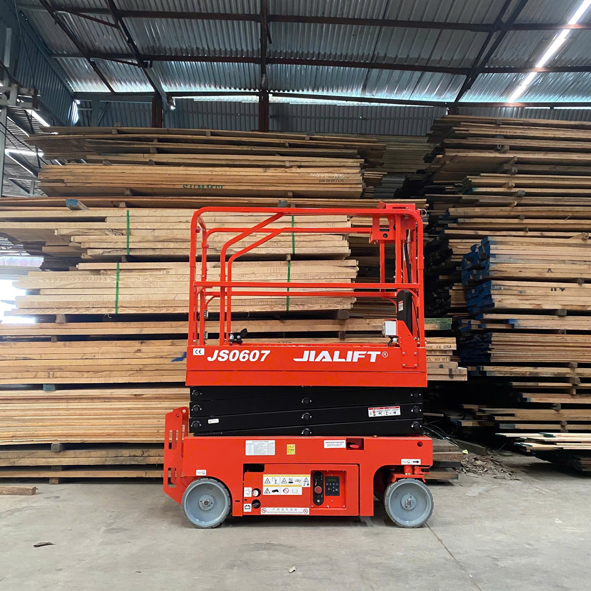 XE NÂNG NGƯỜI CẮT KÉO 6M JIALIFT JS0607 - Ảnh 2