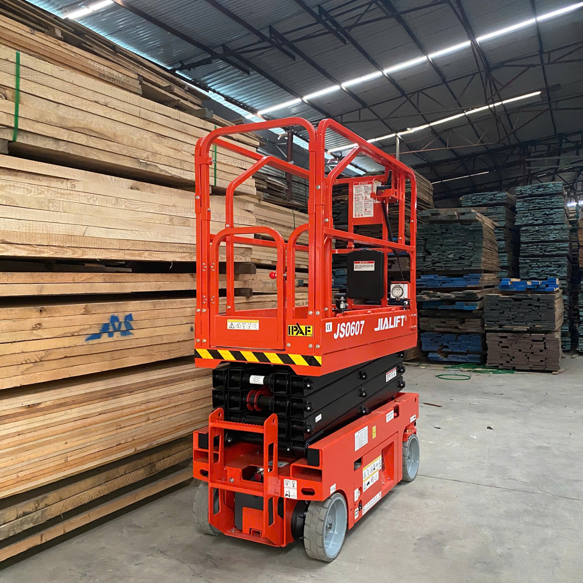 XE NÂNG NGƯỜI CẮT KÉO 6M JIALIFT JS0607 - Ảnh 3