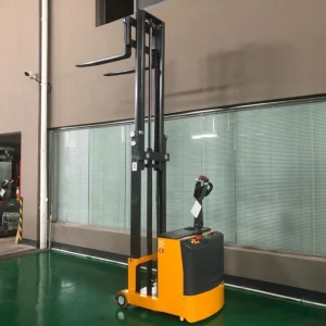 XE NÂNG ĐIỆN STACKER ĐỐI TRỌNG 0,7 TẤN E0730JZ