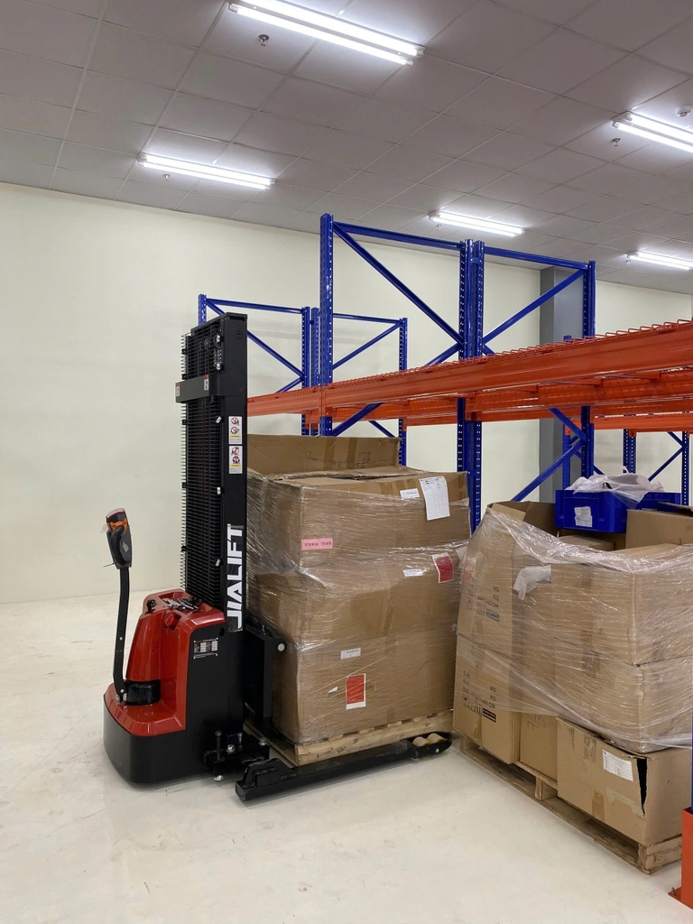 XE NÂNG ĐIỆN CHÂN RỘNG 1,3 TẤN CL1330GHY - Ảnh 6