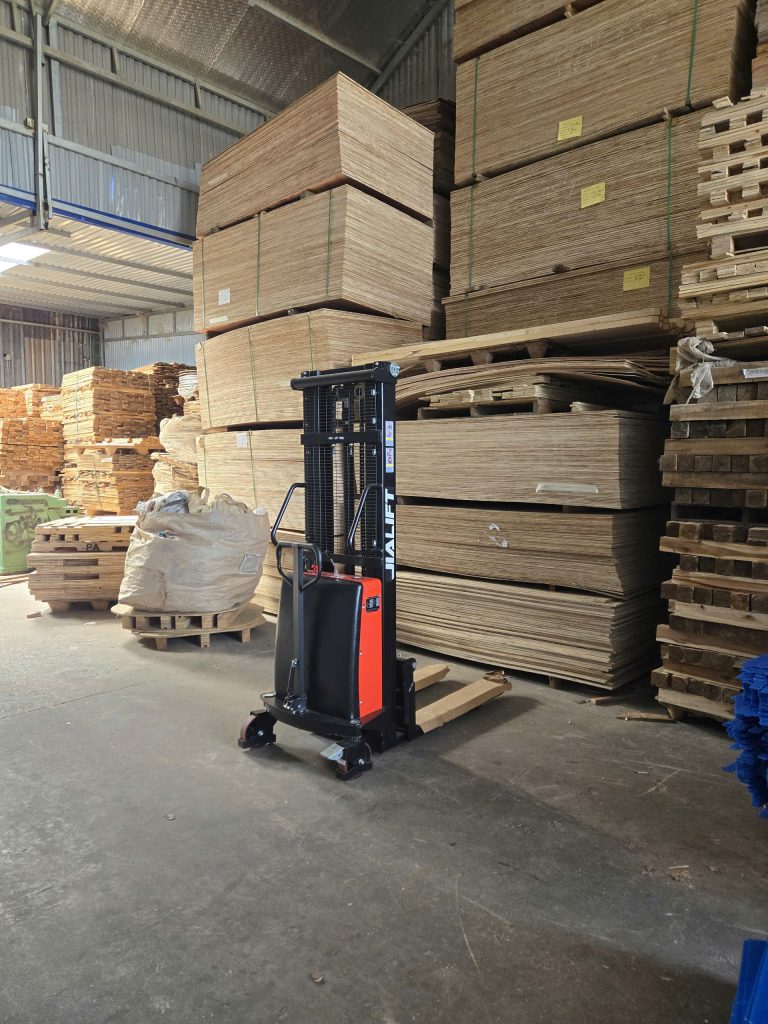 XE NÂNG ĐIỆN BÁN TỰ ĐỘNG 1,5 TẤN SPN1530 - Ảnh 4
