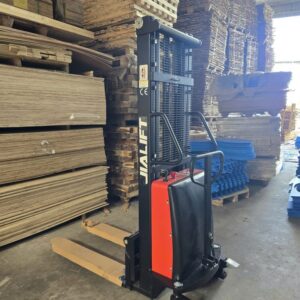 Alternative view of XE NÂNG ĐIỆN BÁN TỰ ĐỘNG 1,5 TẤN SPN1530