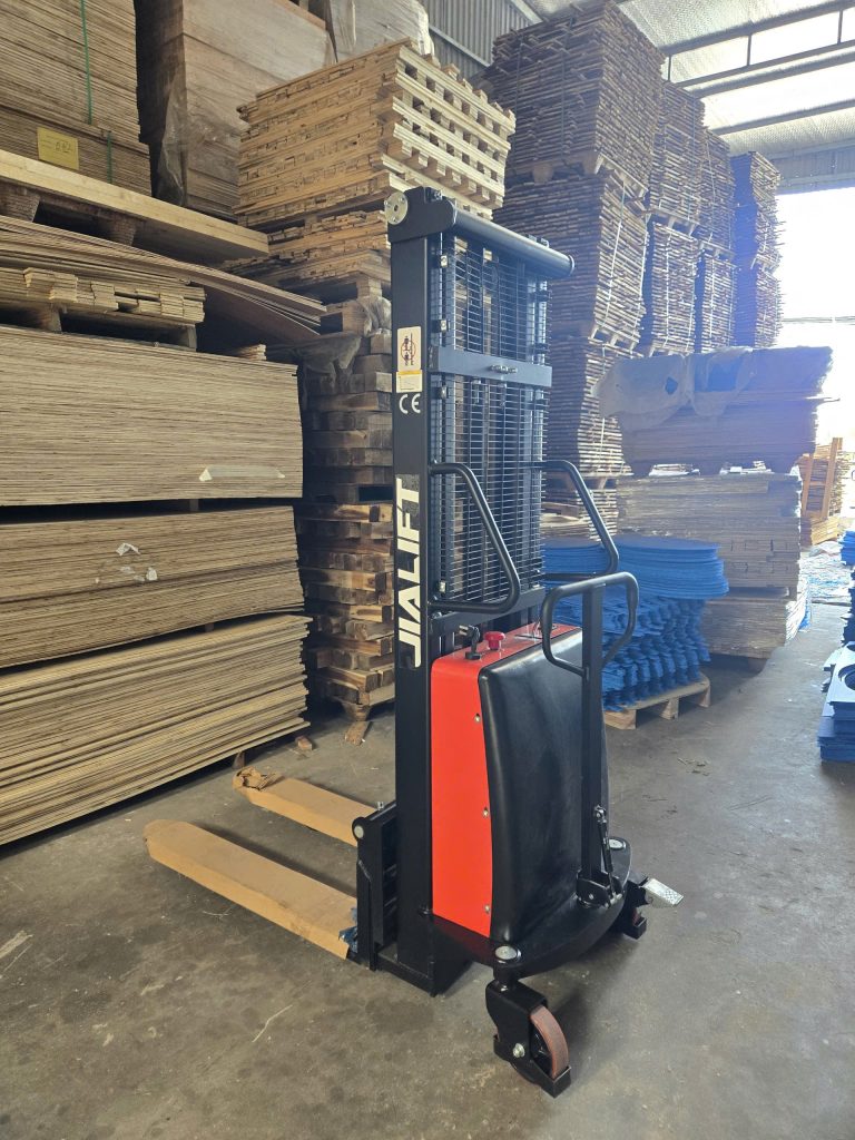 XE NÂNG ĐIỆN BÁN TỰ ĐỘNG 1,5 TẤN SPN1530 - Ảnh 2