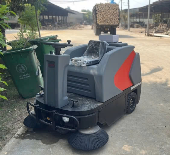 XE QUÉT RÁC NGỒI LÁI YANGZI S6 - Ảnh 3
