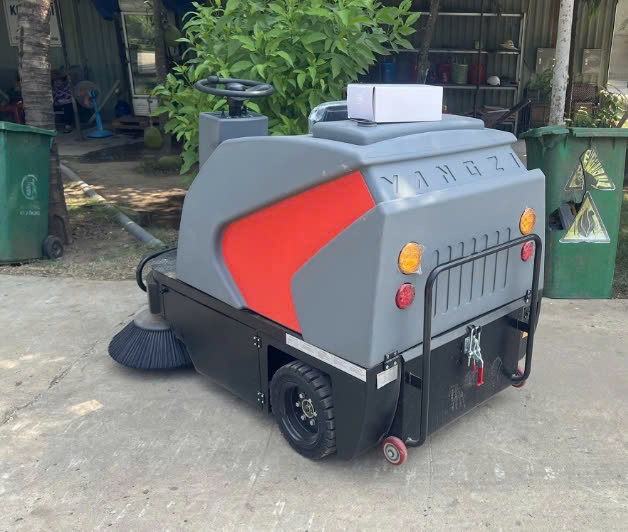XE QUÉT RÁC NGỒI LÁI YANGZI S6 - Ảnh 4