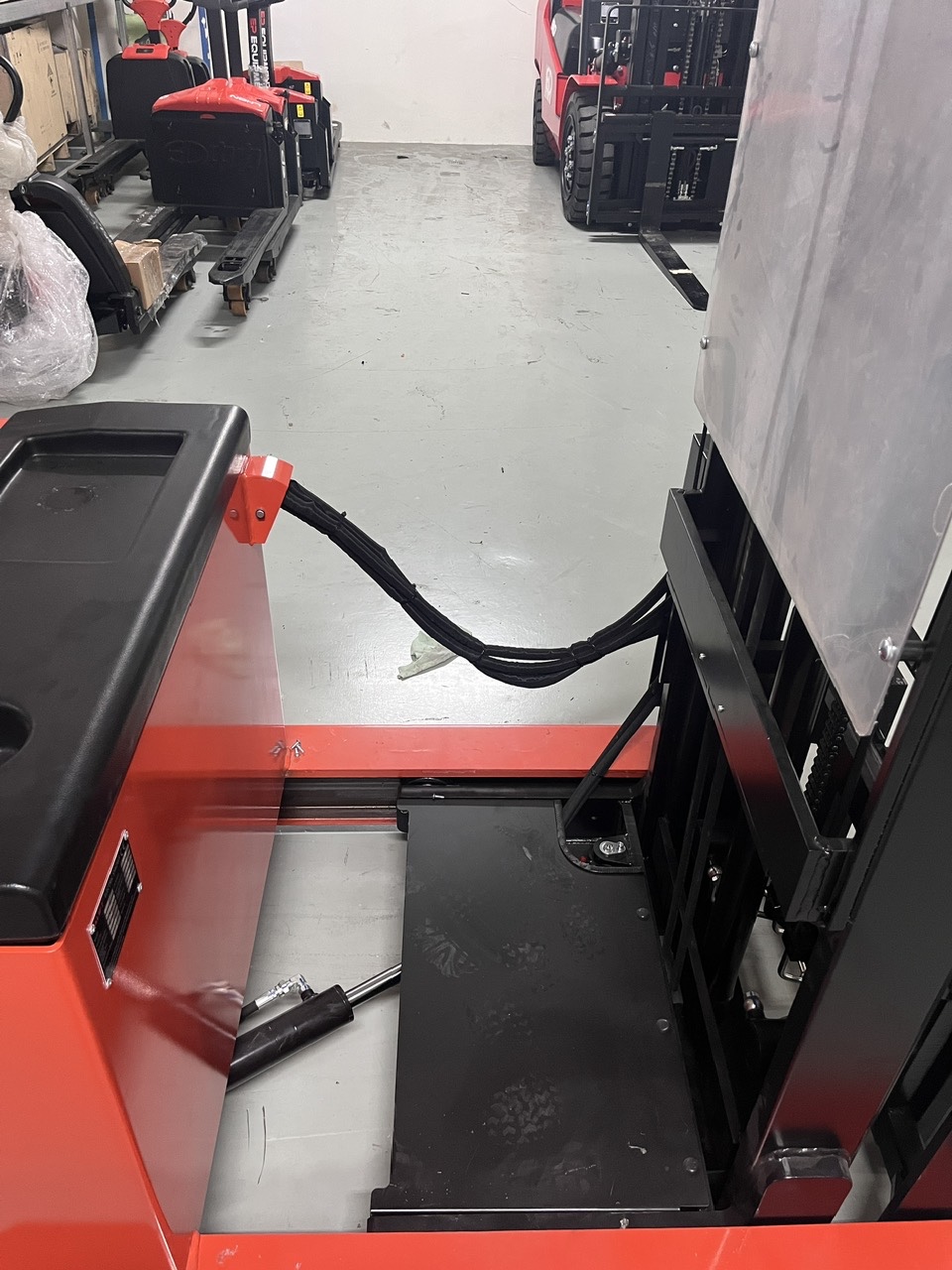 XE NÂNG ĐIỆN REACH TRUCK 1,5 TẤN Q1530D/Q1545D - Ảnh 10
