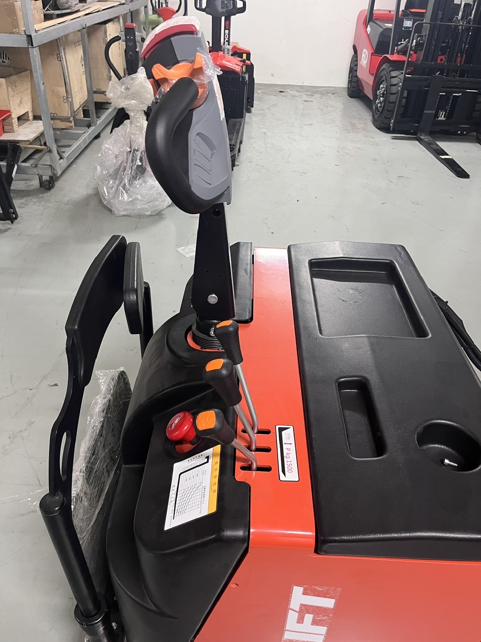 XE NÂNG ĐIỆN REACH TRUCK 1,5 TẤN Q1530D/Q1545D - Ảnh 9