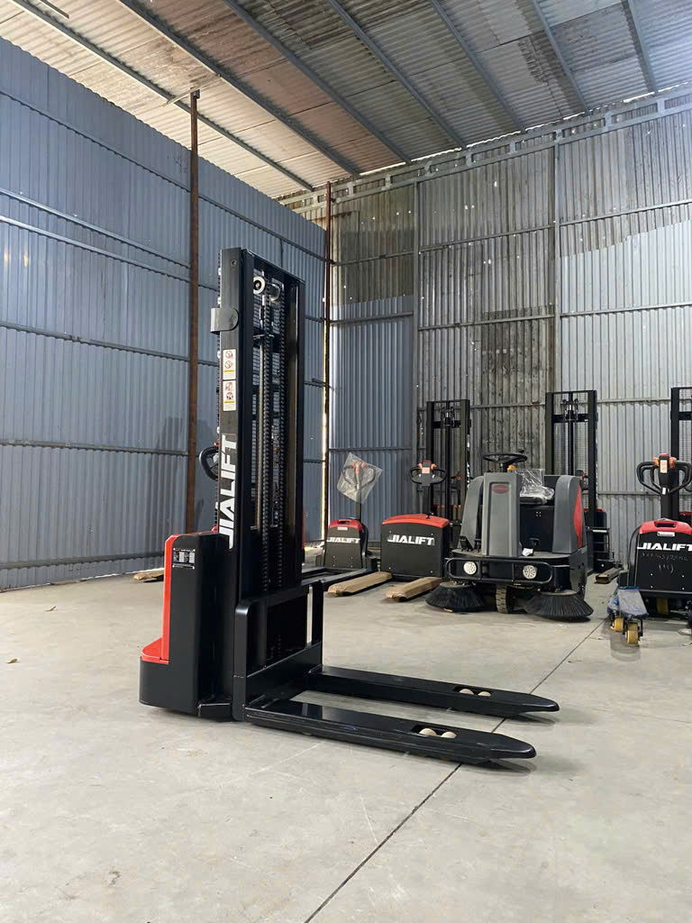 XE NÂNG ĐIỆN STACKER 1,5 TẤN CL1530JB - Ảnh 7